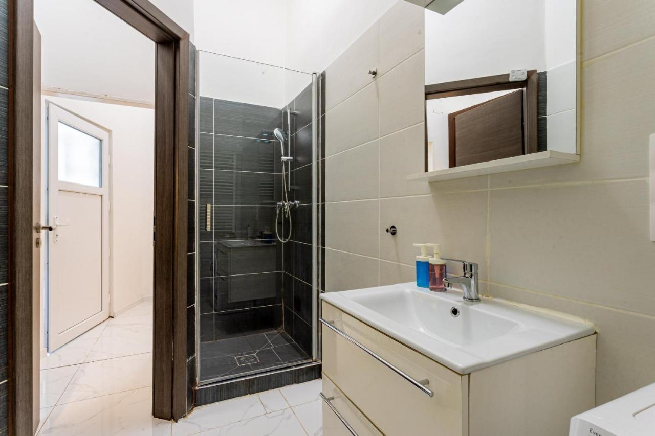 Modernized Condo At Kiraly 51 布达佩斯 外观 照片